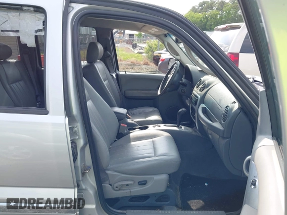 2006 Jeep Liberty Limited with VIN 1J4GL58K16W208218, listed as a IAAI auction lot 42121608 with 165,365 mi miles. Bid and sale history available at carsss.com. Image 5.