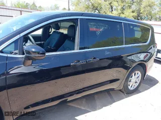 2025 Chrysler Pacifica Select with VIN 2C4RC1BG0SR551875, listed as a IAAI auction lot 41878954 with 364 mi miles. Bid and sale history available at carsss.com. Image 14.
