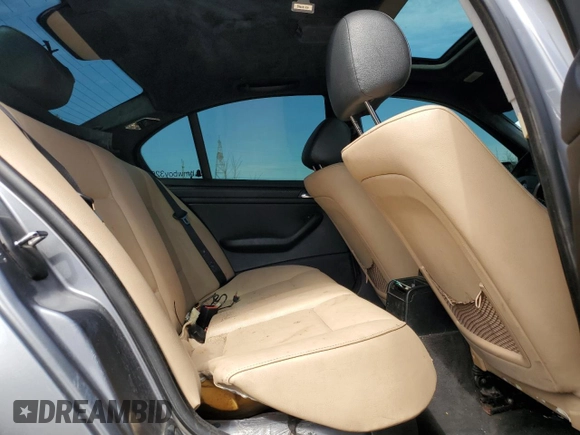 2004 BMW 3 Series 325i with VIN WBAEV334X4KR28705, listed as a Copart auction lot 49687555 with 267,895 mi miles and Clean Title. Bid and sale history available at carsss.com. Image 10.