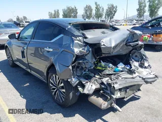 2024 Nissan Altima SV with VIN 1N4BL4DV3RN406146, listed as a IAAI auction lot 41993352 with 10,198 mi miles and . Bid and sale history available at carsss.com. Image 6.