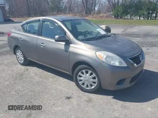 2012 Nissan Versa SV with VIN 3N1CN7AP8CL889109, listed as a IAAI auction lot 42018726 with 123,077 mi miles. Bid and sale history available at carsss.com. Image 1.