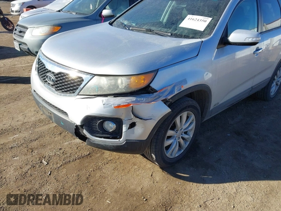 2011 Kia Sorento LX with VIN 5XYKTDA2XBG066656, listed as a IAAI auction lot 41624350 with 166,330 mi miles. Bid and sale history available at carsss.com. Image 6.