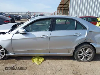 2011 Mercedes-Benz E 350 Luxury z VIN WDDHF8HB0BA362712, wystawiony jako IAAI lot #41074211 z przebiegiem Nie podano mil oraz . Historia ofert i sprzedaży dostępna na DreamBid. Obrazek 14.