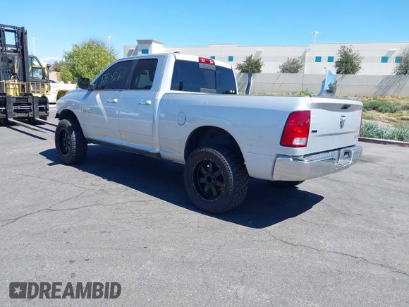 2017 Ram 1500 SLT z VIN 1C6RR6GG9HS804033, wystawiony jako IAAI lot #41707426 z przebiegiem 92 182 mil mil oraz . Historia ofert i sprzedaży dostępna na DreamBid. Obrazek 3.