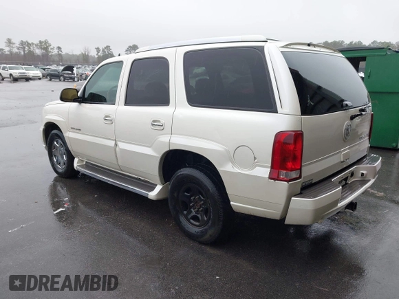 2006 Cadillac Escalade z VIN 1GYEK63N96R105841, wystawiony jako IAAI lot #41550887 z przebiegiem 311 218 mil mil oraz . Historia ofert i sprzedaży dostępna na DreamBid. Obrazek 3.