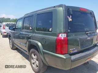 2008 Jeep Commander Sport z VIN 1J8HG48K88C232277, wystawiony jako IAAI lot #42582253 z przebiegiem 159 912 mil mil oraz . Historia ofert i sprzedaży dostępna na DreamBid. Obrazek 3.