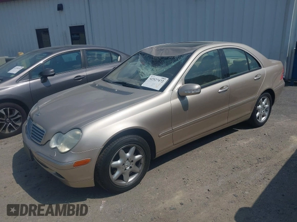 2002 Mercedes-Benz C 230/260/280/320 z VIN WDBRF61J32E005536, wystawiony jako IAAI lot #42527472 z przebiegiem 9 601 mil mil oraz . Historia ofert i sprzedaży dostępna na DreamBid. Obrazek 17.