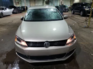 2013 Volkswagen Jetta SE z VIN 3VWDX7AJ7DM235072, wystawiony jako Copart lot #87107304 z przebiegiem 142 286 mil mil oraz Czysty tytuł • Clean title. Historia ofert i sprzedaży dostępna na DreamBid. Obrazek 5.