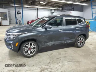 2021 Kia Seltos SX with VIN KNDETCA2XM7167199, listed as a Copart auction lot 52080495 with 82,981 mi miles and Salvage Title. Bid and sale history available at carsss.com. Image 1.