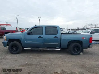 2010 Chevrolet Silverado 1500 LT with VIN 3GCRKSE38AG195486, listed as a IAAI auction lot 41589217 with 188,736 mi miles. Bid and sale history available at carsss.com. Image 14.