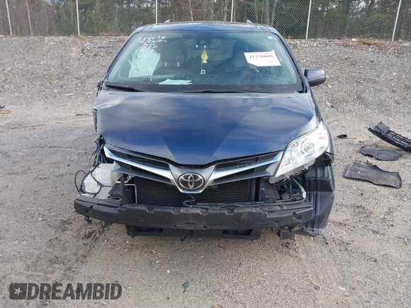 2018 Toyota Sienna XLE with VIN 5TDDZ3DC0JS204454, listed as a IAAI auction lot 41256608 with 153,543 mi miles. Bid and sale history available at carsss.com. Image 13.