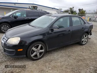 2010 Volkswagen Jetta Limited Edition с VIN 3VWAZ7AJ1AM118693, выставлен на аукционе Copart как лот 49922265 с пробегом 145 981 миль миль и Списание • Salvage title. История ставок и продаж доступна на DreamBid. Изображение 1.