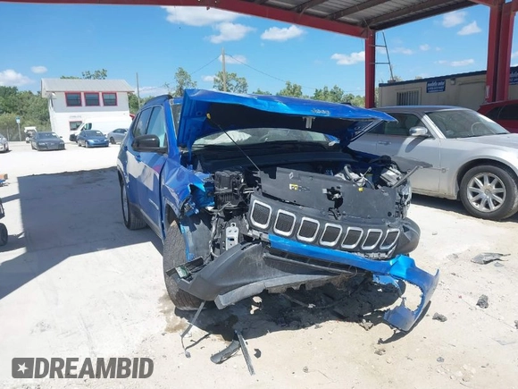 2022 Jeep Compass Latitude with VIN 3C4NJCBB7NT119404, listed as a IAAI auction lot 41846502 with 51,483 mi miles and . Bid and sale history available at carsss.com. Image 1.