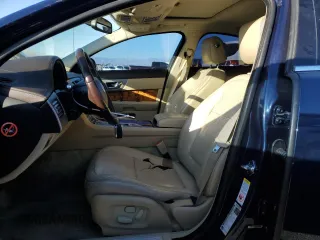 2010 Jaguar XF Premium Luxury z VIN SAJWA0GB7ALR57211, wystawiony jako Copart lot #44635815 z przebiegiem 204 428 mil mil oraz Szkoda całkowita • Salvage title. Historia ofert i sprzedaży dostępna na DreamBid. Obrazek 7.