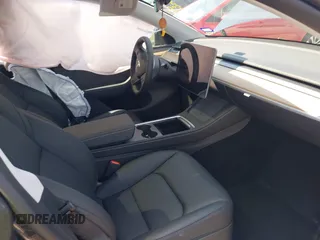 2024 Tesla Model Y with VIN 7SAYGDED9RA321373, listed as a IAAI auction lot 42228491 with 6,452 mi miles and . Bid and sale history available at DreamBid. Image 5.