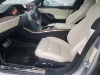 2024 Tesla Model S z VIN 5YJSA1E53RF542174, wystawiony jako Copart lot #55063885 z przebiegiem 4 751 mil mil oraz Szkoda całkowita • Salvage title. Historia ofert i sprzedaży dostępna na DreamBid. Obrazek 7.