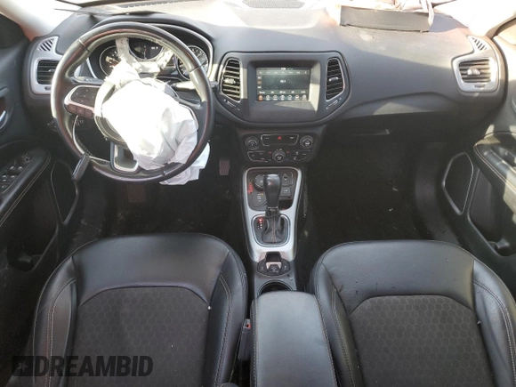 2020 Jeep Compass Altitude z VIN 3C4NJDBB6LT125469, wystawiony jako Copart lot #88016245 z przebiegiem 52 347 mil mil oraz Szkoda całkowita • Salvage title. Historia ofert i sprzedaży dostępna na DreamBid. Obrazek 8.