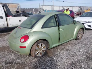 2008 Volkswagen New Beetle Coupe S with VIN 3VWPW31C58M520157, listed as a IAAI auction lot 41580195 with 1 mi miles. Bid and sale history available at carsss.com. Image 4.