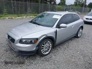 2008 Volvo C30 Version 1.0 z VIN YV1MK672682080579, wystawiony jako IAAI lot #42269498 z przebiegiem 217 040 mil mil oraz . Historia ofert i sprzedaży dostępna na DreamBid. Obrazek 2.