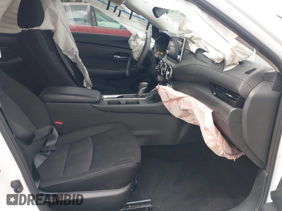 2024 Nissan Sentra SV z VIN 3N1AB8CV6RY326752, wystawiony jako IAAI lot #42368521 z przebiegiem 17 348 mil mil oraz . Historia ofert i sprzedaży dostępna na DreamBid. Obrazek 5.