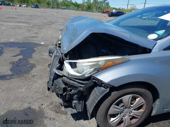 2016 Hyundai Elantra SE with VIN 5NPDH4AE2GH686342, listed as a IAAI auction lot 41892110 with 86,454 mi miles. Bid and sale history available at carsss.com. Image 6.