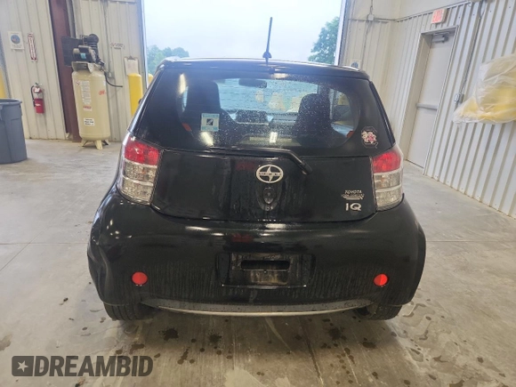 2012 Scion iQ z VIN JTNJJXB04CJ012587, wystawiony jako Copart lot #58191845 z przebiegiem 104 601 mil mil oraz Szkoda całkowita • Salvage title. Historia ofert i sprzedaży dostępna na DreamBid. Obrazek 6.