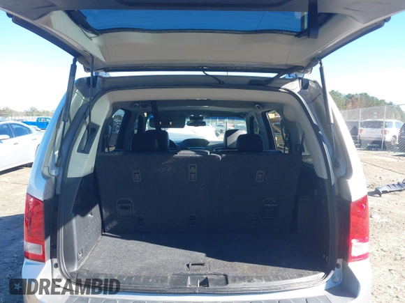 2010 Honda Pilot Touring with VIN 5FNYF3H89AB005861, listed as a IAAI auction lot 40828747 with 275,757 mi miles and . Bid and sale history available at DreamBid. Image 17.