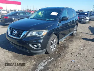 2017 Nissan Pathfinder SV z VIN 5N1DR2MM3HC611338, wystawiony jako IAAI lot #42194564 z przebiegiem 105 158 mil mil oraz . Historia ofert i sprzedaży dostępna na DreamBid. Obrazek 2.