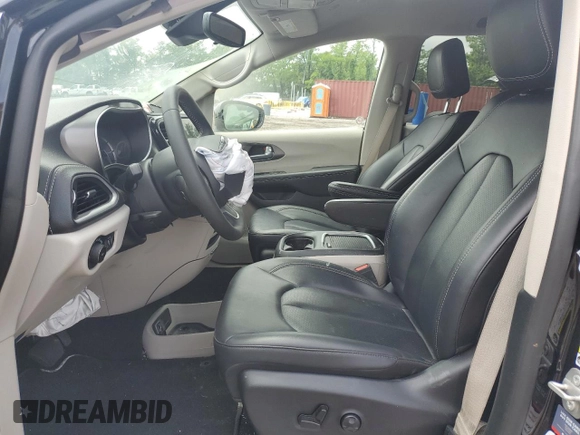 2024 Chrysler Pacifica Hybrid Select with VIN 2C4RC1S7XRR130577, listed as a Copart auction lot 58790055 with 30,530 mi miles and Clean title. Bid and sale history available at DreamBid. Image 7.