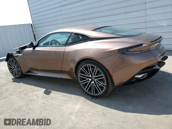 2024 Aston Martin DB12 z VIN SCFRMFFW3RGL12944, wystawiony jako Copart lot #61053374 z przebiegiem 472 mil mil oraz Szkoda całkowita • Salvage title. Historia ofert i sprzedaży dostępna na DreamBid. Obrazek 2.
