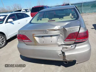 2005 Lexus ES 330 with VIN JTHBA30G155133489, listed as a IAAI auction lot 41892706 with 208,205 mi miles. Bid and sale history available at carsss.com. Image 16.