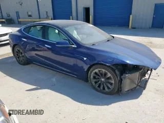 2019 Tesla Model S 75D z VIN 5YJSA1E2XKF339553, wystawiony jako Copart lot #52407075 z przebiegiem 121 491 mil mil oraz Szkoda całkowita • Salvage title. Historia ofert i sprzedaży dostępna na DreamBid. Obrazek 4.