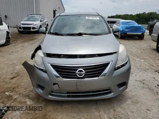2014 Nissan Versa SV z VIN 3N1CN7AP6EL823225, wystawiony jako Copart lot #58518375 z przebiegiem 101 942 mil mil oraz Szkoda całkowita • Salvage title. Historia ofert i sprzedaży dostępna na DreamBid. Obrazek 5.