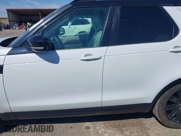 2019 Land Rover Discovery HSE Luxury with VIN SALRT2RK8KA080555, listed as a IAAI auction lot 41833340 with 122,111 mi miles. Bid and sale history available at carsss.com. Image 14.