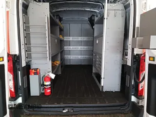 2023 Ford Transit Cargo z VIN 1FTBR1X8XPKC02486, wystawiony jako IAAI lot #42786968 z przebiegiem 7 229 mil mil oraz . Historia ofert i sprzedaży dostępna na DreamBid. Obrazek 15.