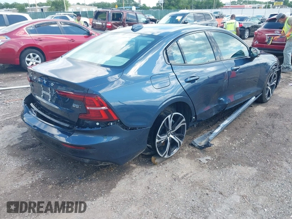 2024 Volvo S60 Plus Dark Theme z VIN 7JRL12TLXRG294640, wystawiony jako IAAI lot #42207466 z przebiegiem 23 304 mil mil oraz . Historia ofert i sprzedaży dostępna na DreamBid. Obrazek 4.