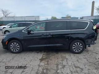 2023 Chrysler Pacifica Hybrid Touring L z VIN 2C4RC1L70PR575342, wystawiony jako IAAI lot #41946079 z przebiegiem 36 304 mil mil oraz . Historia ofert i sprzedaży dostępna na DreamBid. Obrazek 14.