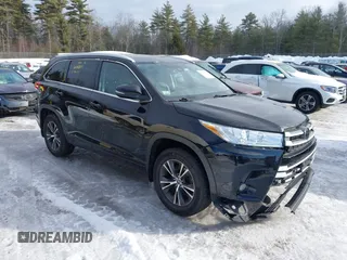2018 Toyota Highlander LE z VIN 5TDBZRFH1JS909248, wystawiony jako IAAI lot #41593550 z przebiegiem 167 754 mil mil oraz . Historia ofert i sprzedaży dostępna na DreamBid. Obrazek 1.