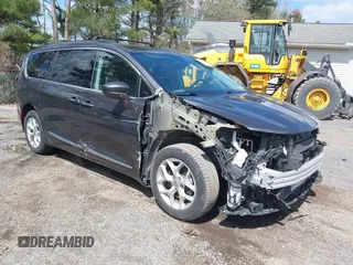 2017 Chrysler Pacifica Touring L with VIN 2C4RC1BG3HR511492, listed as a IAAI auction lot 41922578 with 139,393 mi miles and . Bid and sale history available at DreamBid. Image 1.