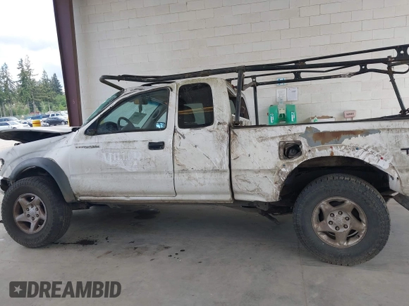 2001 Toyota Tacoma z VIN 5TEWN72N11Z733480, wystawiony jako IAAI lot #42244484 z przebiegiem 323 454 mil mil oraz . Historia ofert i sprzedaży dostępna na DreamBid. Obrazek 15.