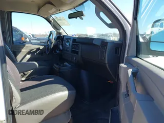 2021 GMC Savana Cargo Van with VIN 1GTW7AF73M1305847, listed as a IAAI auction lot 41728591 with 124,154 mi miles. Bid and sale history available at carsss.com. Image 5.