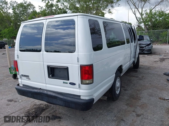 2014 Ford Econoline Passenger XL z VIN 1FBSS3BLXEDA00930, wystawiony jako IAAI lot #42445363 z przebiegiem Nie podano mil oraz . Historia ofert i sprzedaży dostępna na DreamBid. Obrazek 4.