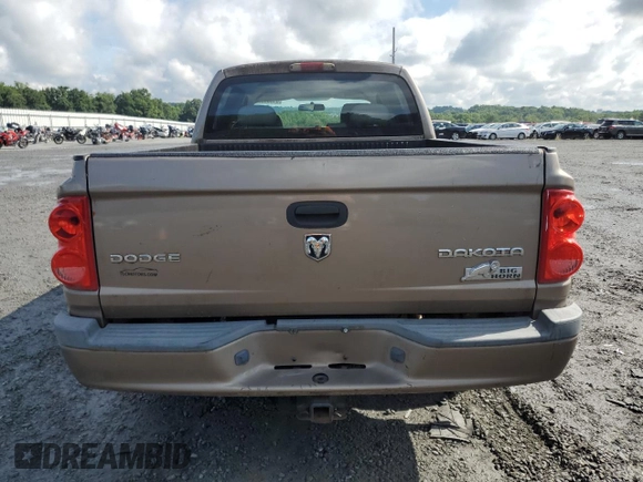 2010 Dodge Dakota Bighorn/Lonestar z VIN 1D7RW3GK7AS223579, wystawiony jako Copart lot #61880374 z przebiegiem 102 134 mil mil oraz Czysty tytuł • Clean title. Historia ofert i sprzedaży dostępna na DreamBid. Obrazek 6.