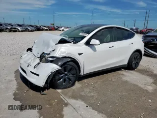 2024 Tesla Model Y Long Range z VIN 7SAYGDEE0RA313929, wystawiony jako Copart lot #59548725 z przebiegiem Nie podano mil oraz Szkoda całkowita • Salvage title. Historia ofert i sprzedaży dostępna na DreamBid. Obrazek 1.