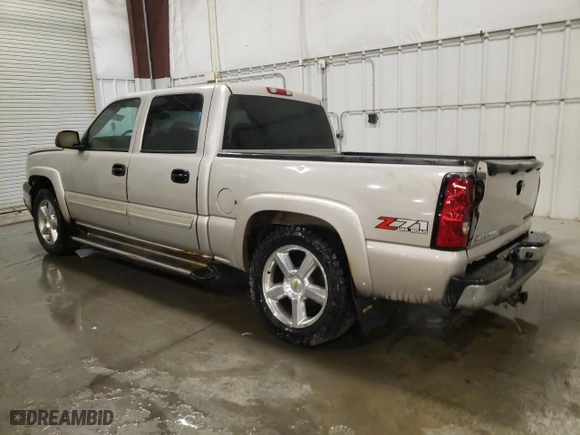 2004 Chevrolet Silverado 1500 Crew Cab Z71 with VIN 2GCEK13T241375944, listed as a Copart auction lot 83793704 with 249,715 mi miles and Salvage Title. Bid and sale history available at carsss.com. Image 2.