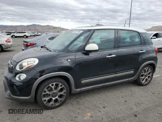 2017 FIAT 500L Trekking with VIN ZFBCFADH4HZ039427, listed as a Copart auction lot 82827554 with 122,409 mi miles and Clean Title. Bid and sale history available at carsss.com. Image 1.