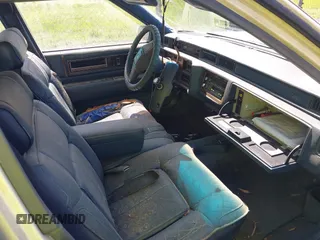 1989 Cadillac DeVille z VIN 1G6CD5159K4342392, wystawiony jako IAAI lot #42451638 z przebiegiem 162 687 mil mil oraz . Historia ofert i sprzedaży dostępna na DreamBid. Obrazek 5.