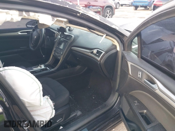 2019 Ford Fusion SE with VIN 3FA6P0HD8KR203627, listed as a IAAI auction lot 41868827 with 78,179 mi miles. Bid and sale history available at carsss.com. Image 5.