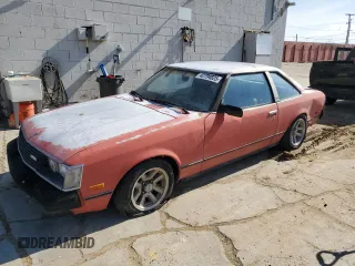 1981 Toyota Celica z VIN JT2RA44C6B0021026, wystawiony jako Copart lot #42794825 z przebiegiem 32 644 mil mil oraz Czysty tytuł • Clean title. Historia ofert i sprzedaży dostępna na DreamBid. Obrazek 1.