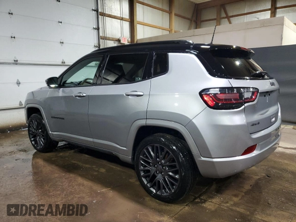 2022 Jeep Compass High Altitude z VIN 3C4NJDCB2NT207149, wystawiony jako Copart lot #52701515 z przebiegiem 14 479 mil mil oraz Czysty tytuł • Clean title. Historia ofert i sprzedaży dostępna na DreamBid. Obrazek 2.